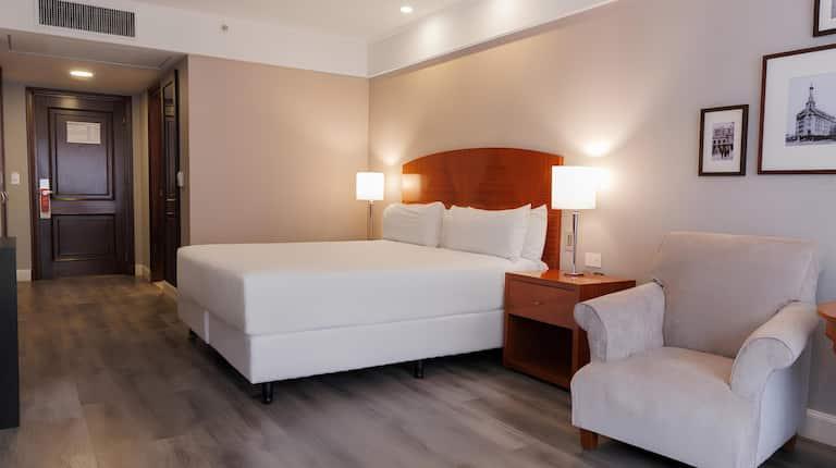 Doubletree By Hilton Buenos Aires Hotel Ngoại thất bức ảnh A room at the hotel