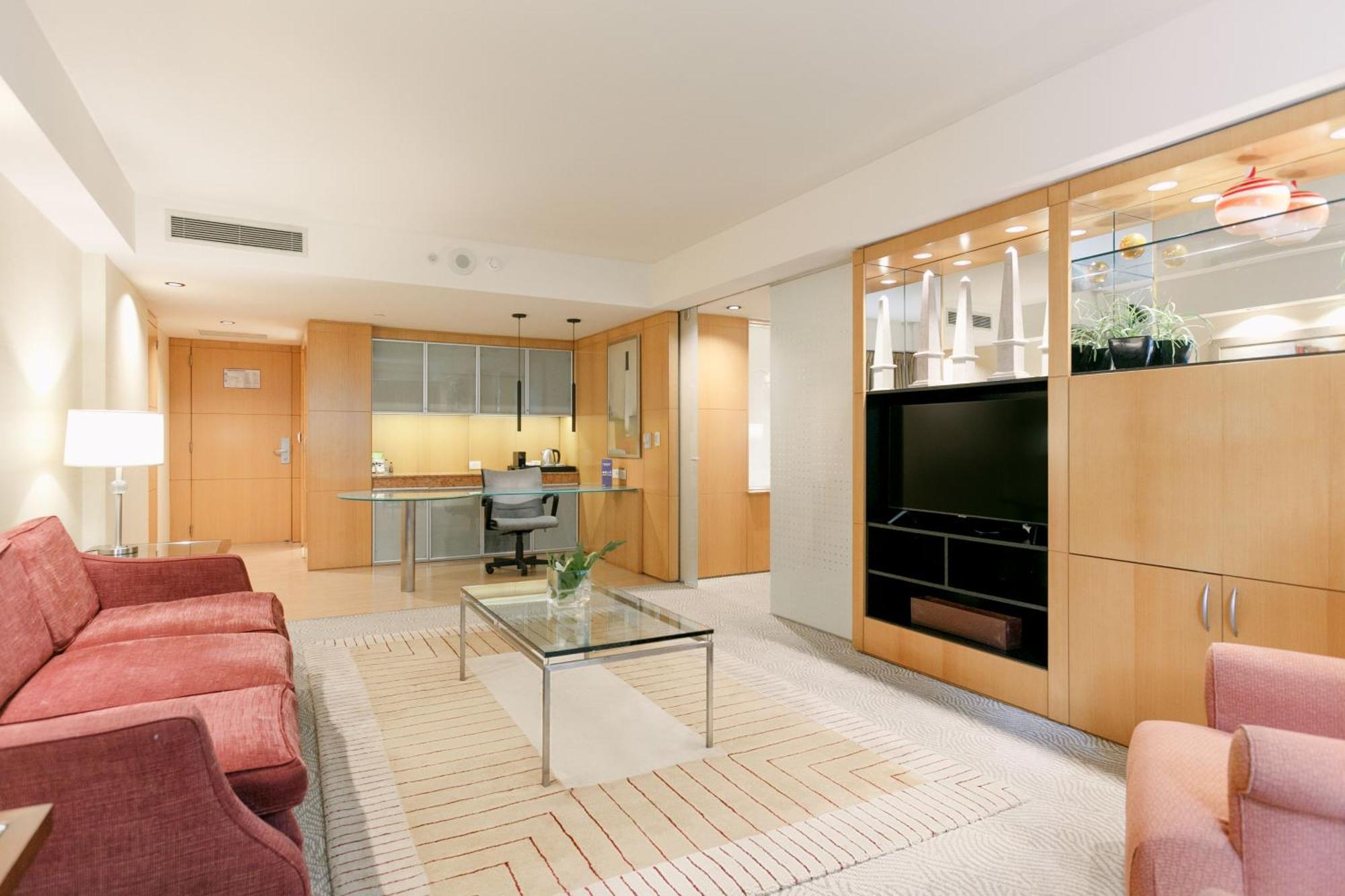Doubletree By Hilton Buenos Aires Hotel Ngoại thất bức ảnh A suite at the Mandarin Oriental, Munich