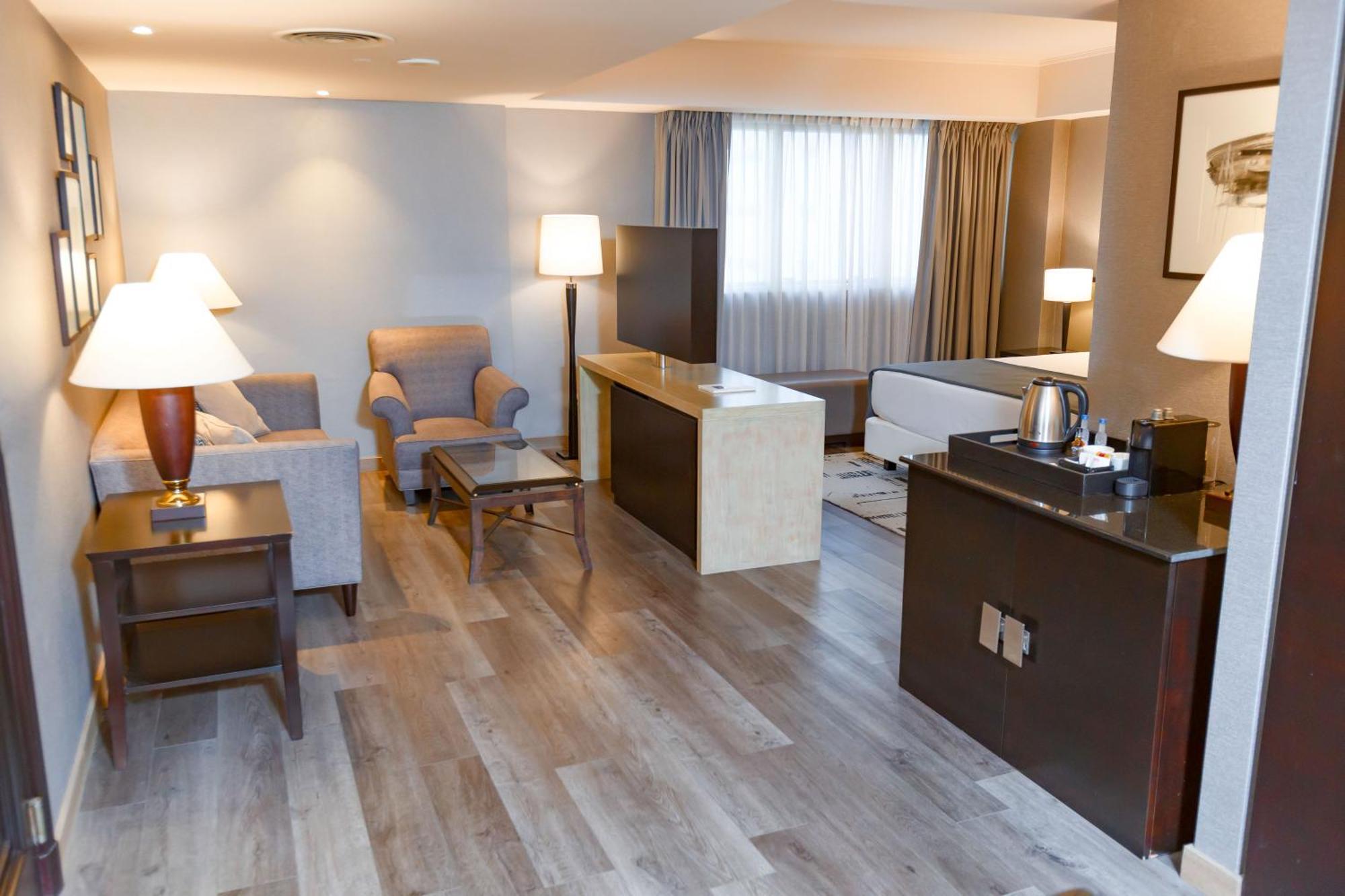 Doubletree By Hilton Buenos Aires Hotel Ngoại thất bức ảnh A suite at the Fairmont