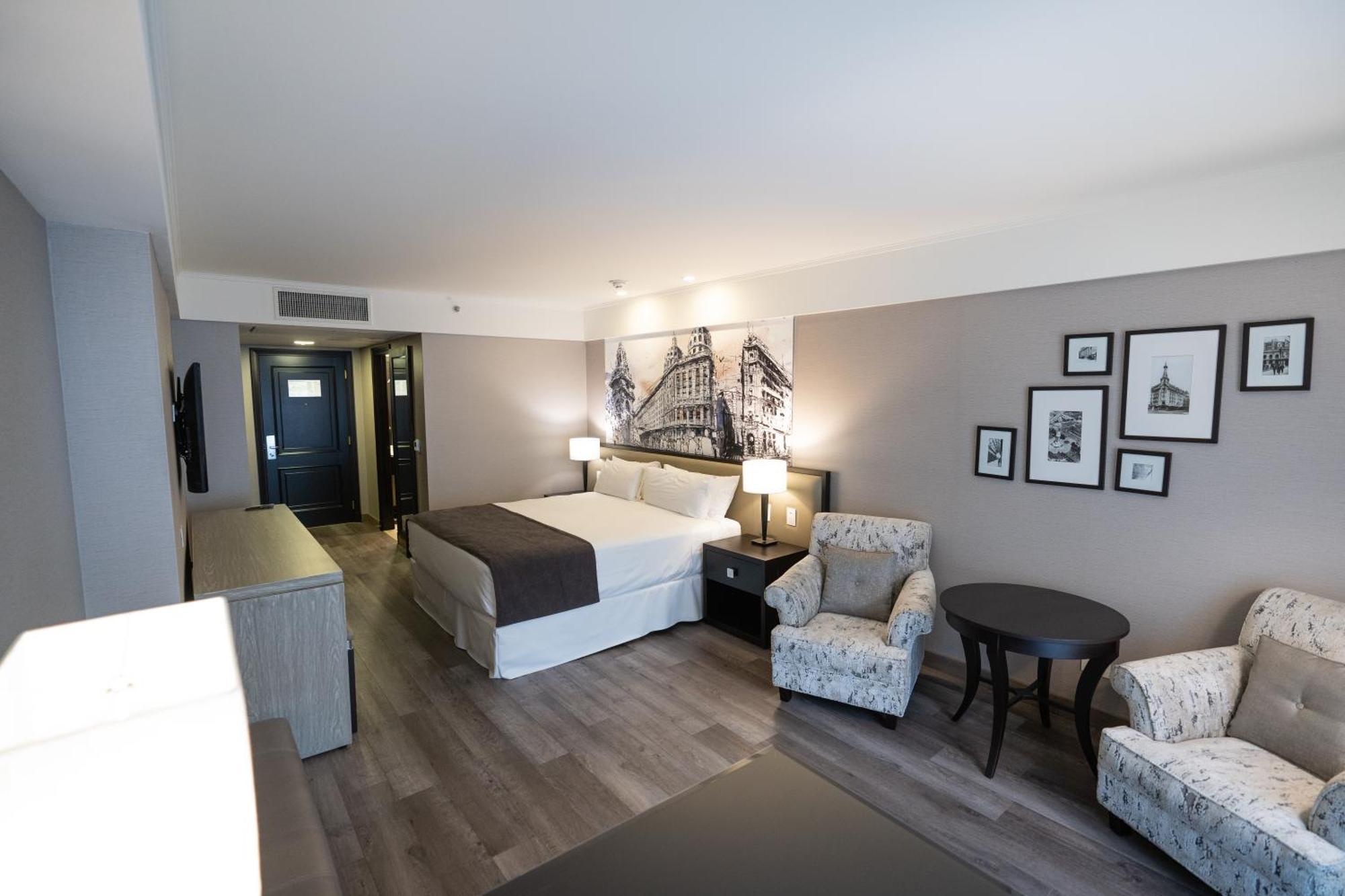 Doubletree By Hilton Buenos Aires Hotel Ngoại thất bức ảnh A room at the hotel